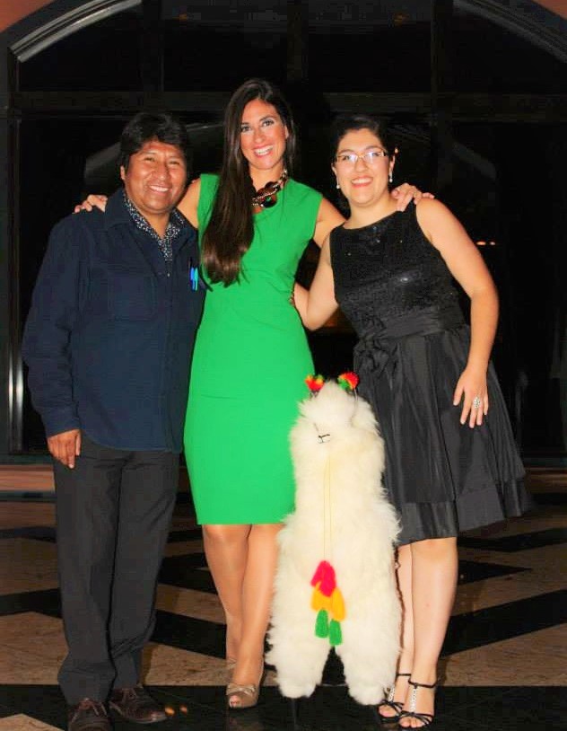 Begona with painter Roberto Mamani and founder AAVIA Foundation